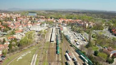 从郊区<strong>列车</strong>到达Szentendre<strong>城际</strong>公交服务站，称为HEV